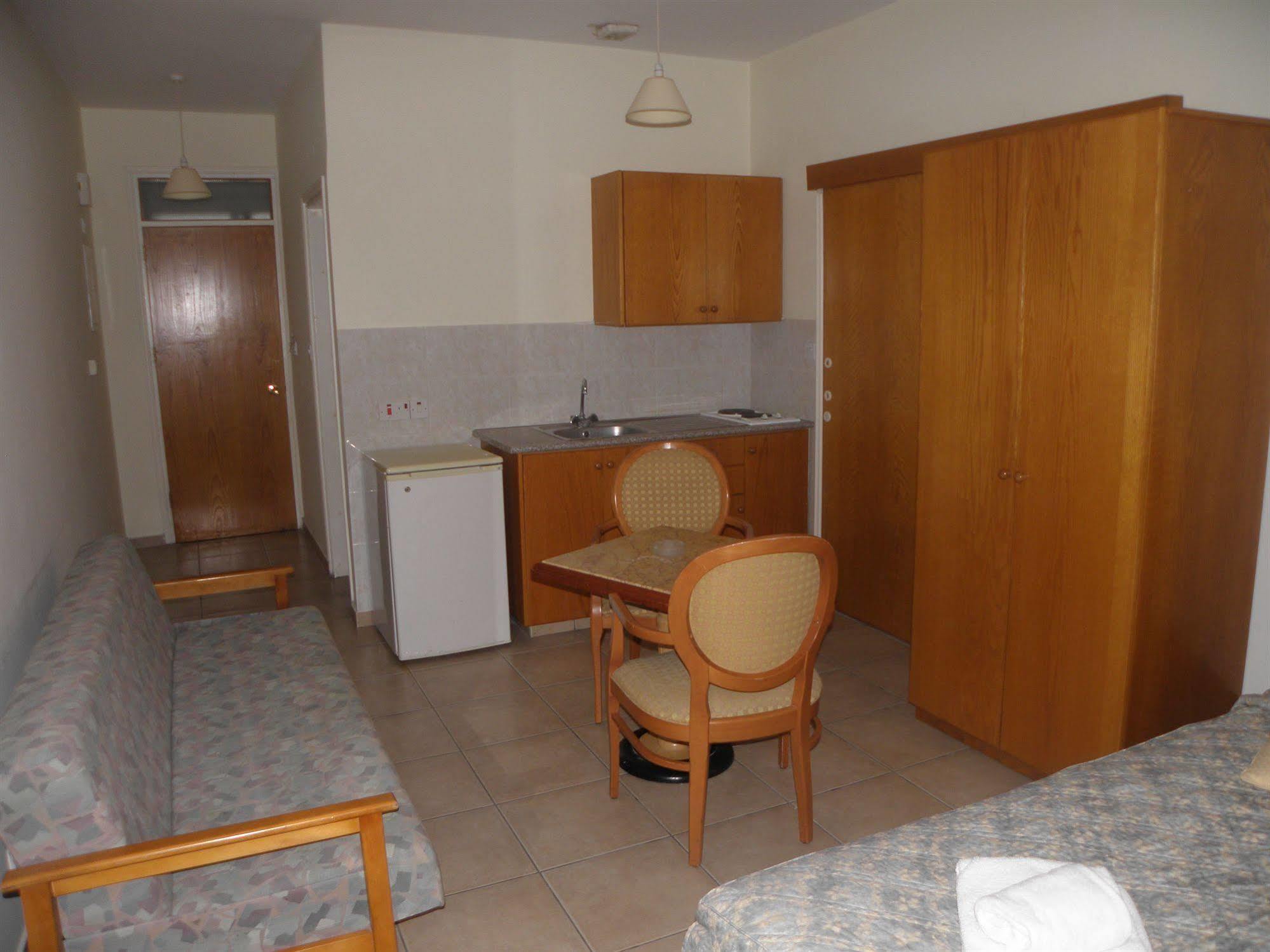 Valana Hotel Apartments Lemesós Eksteriør bilde